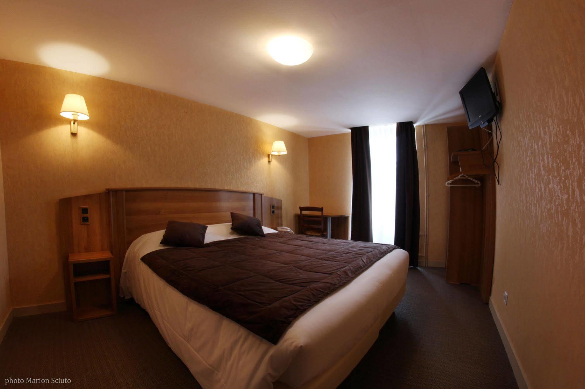 Hotel De L'Abbaye Sauxillanges Экстерьер фото